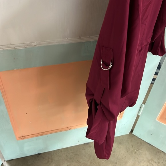 Women’s wine colored grab and go jacket - Picture 3 of 3